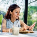 Online Dating for Seniors: Red Flags to Watch Out For