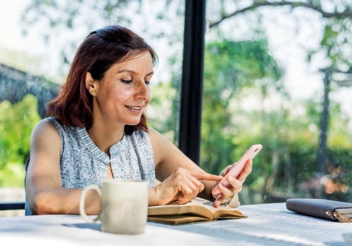 Online Dating for Seniors: Red Flags to Watch Out For